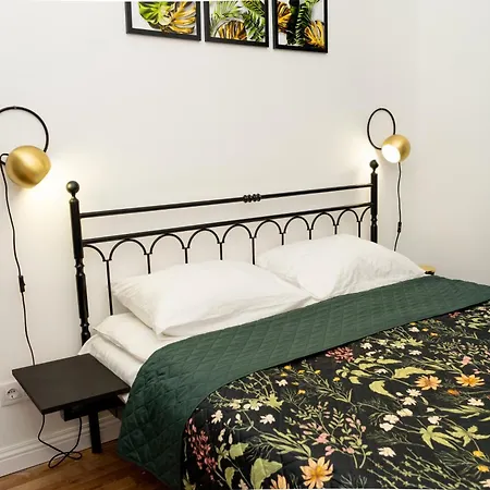 Charming In The Heart Of - Valova, Nasypna Str