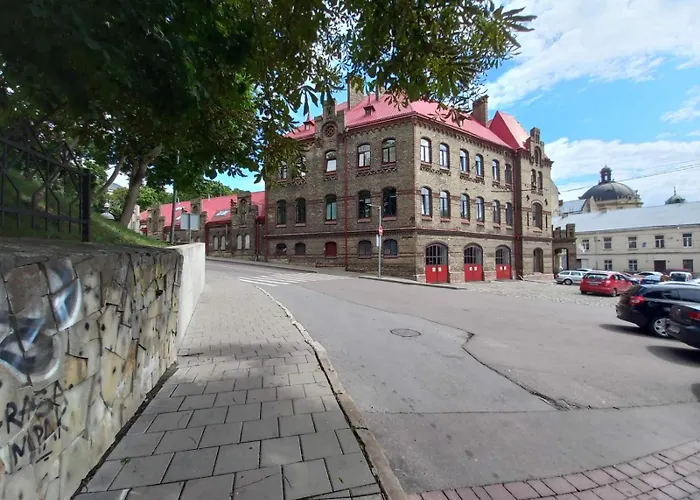 Charming In The Heart Of - Valova, Nasypna Str