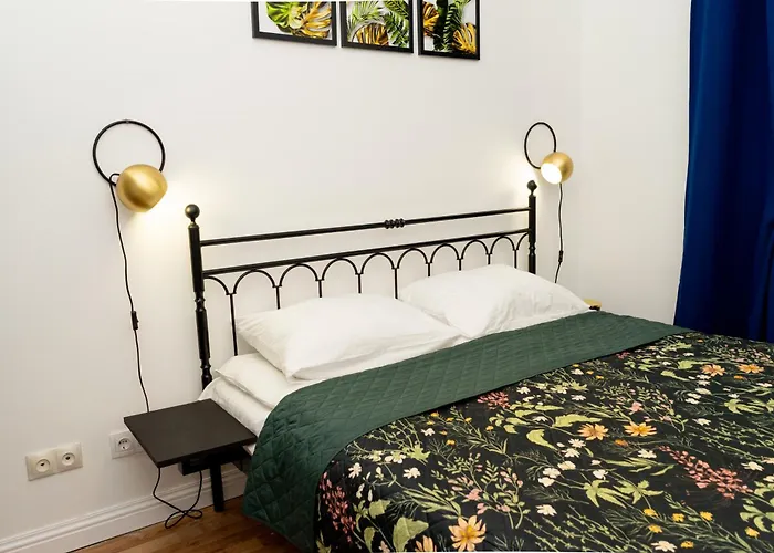 Charming In The Heart Of - Valova, Nasypna Str