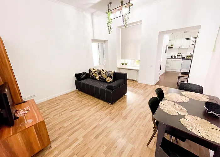 Charming In The Heart Of - Valova, Nasypna Str * Lviv