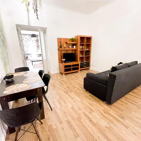 Charming In The Heart Of - Valova, Nasypna Str