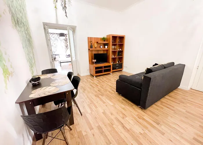 Charming In The Heart Of - Valova, Nasypna Str