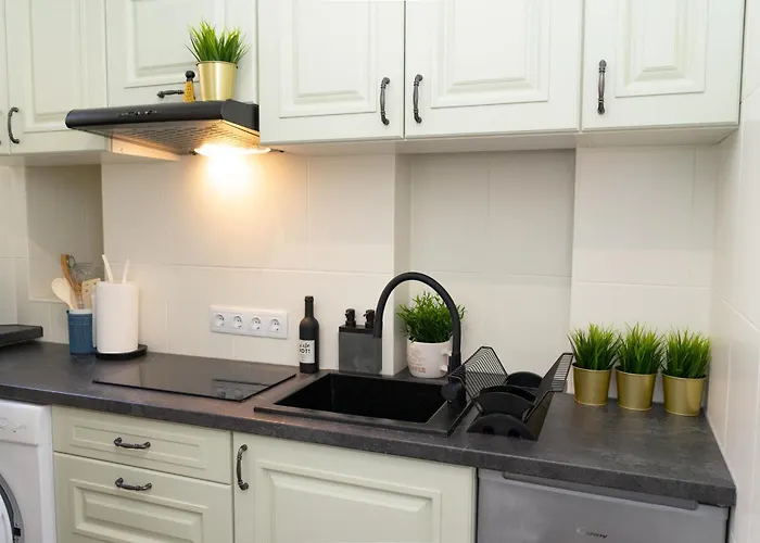 Charming In The Heart Of - Valova, Nasypna Str